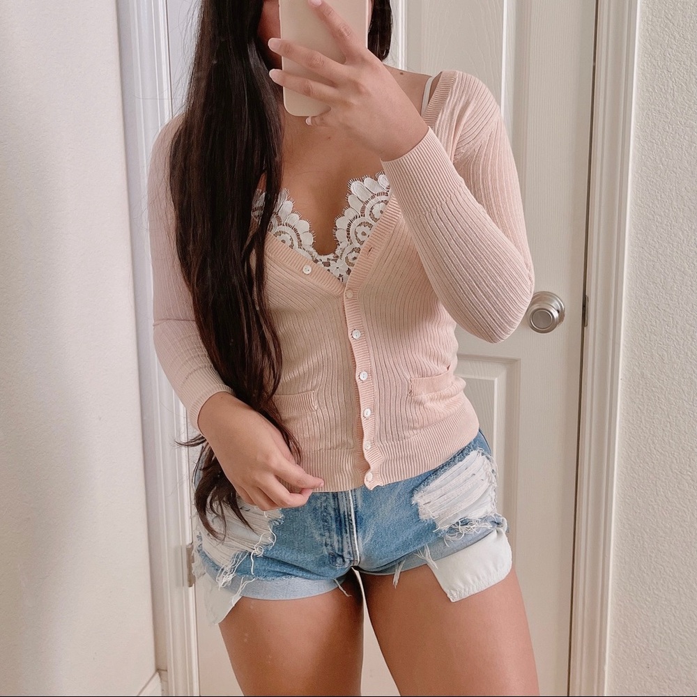 Adorable light pink deep v button up cardigan - Picture 2 of 6